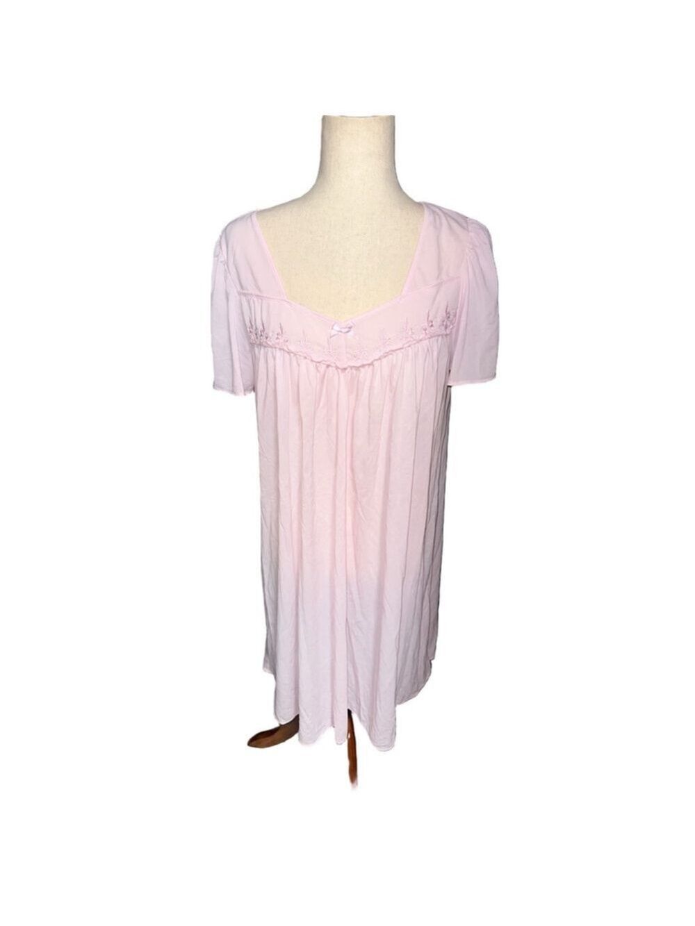 Miss Elaine pink gown lace embroidery size medium vintage inspired